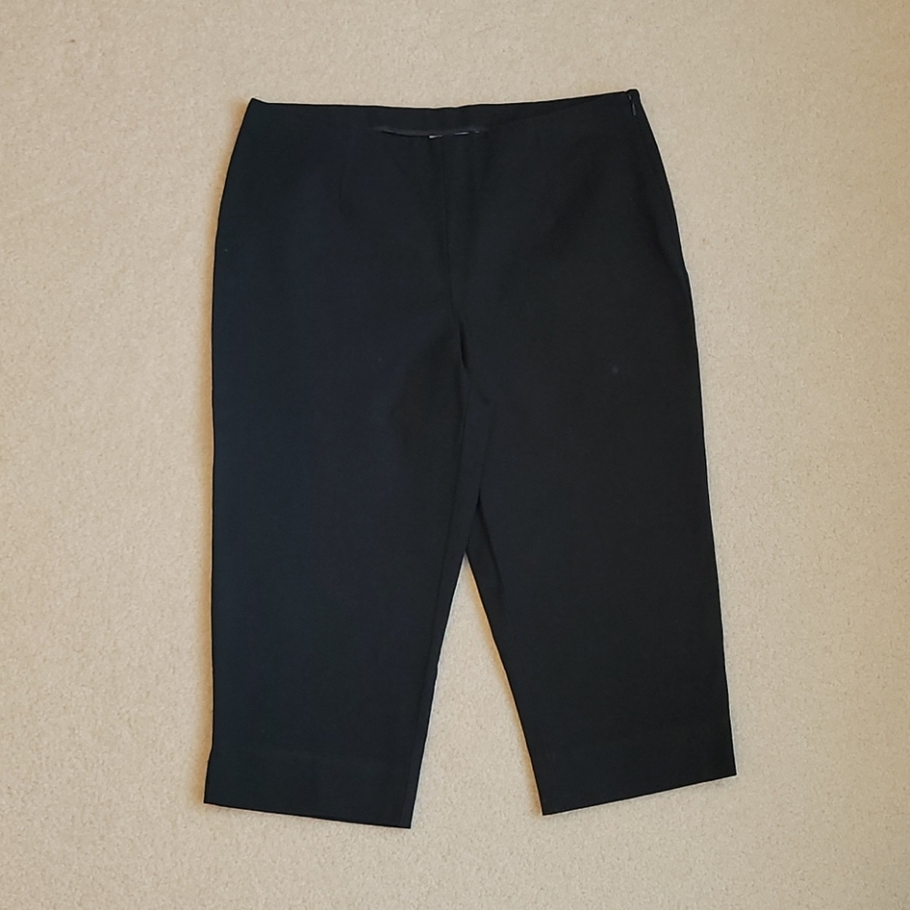 Perfect! Chico's Black Capri Shorts Size 2 / 12